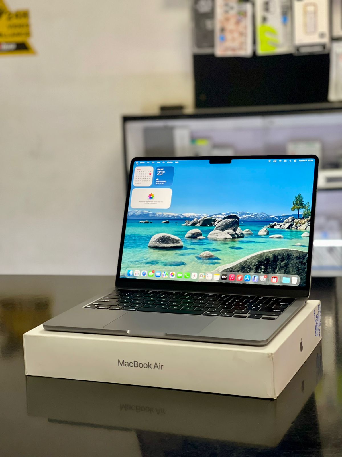 Macbook air m3 13.6 inch 8gb ram 256gb