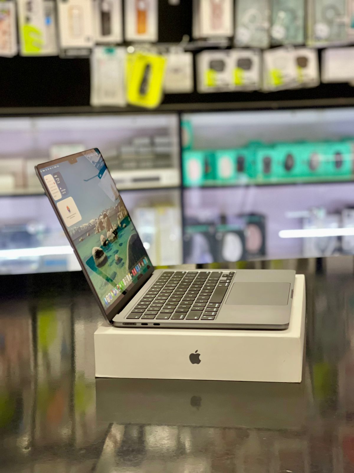 Macbook air m3 13.6 inch 8gb ram 256gb